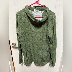 Lincoln outfitters Women's Green Sweater